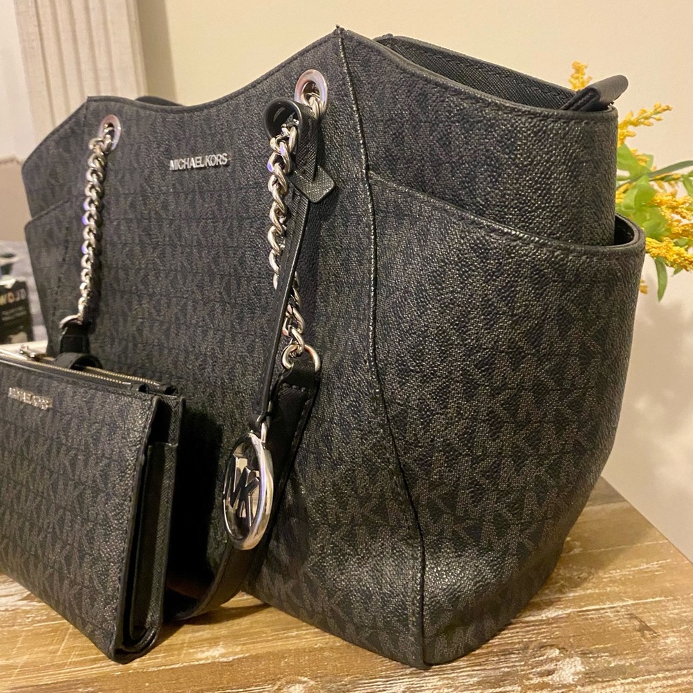 Michael Kors Bag and Wallet Set - Picture 8 of 10